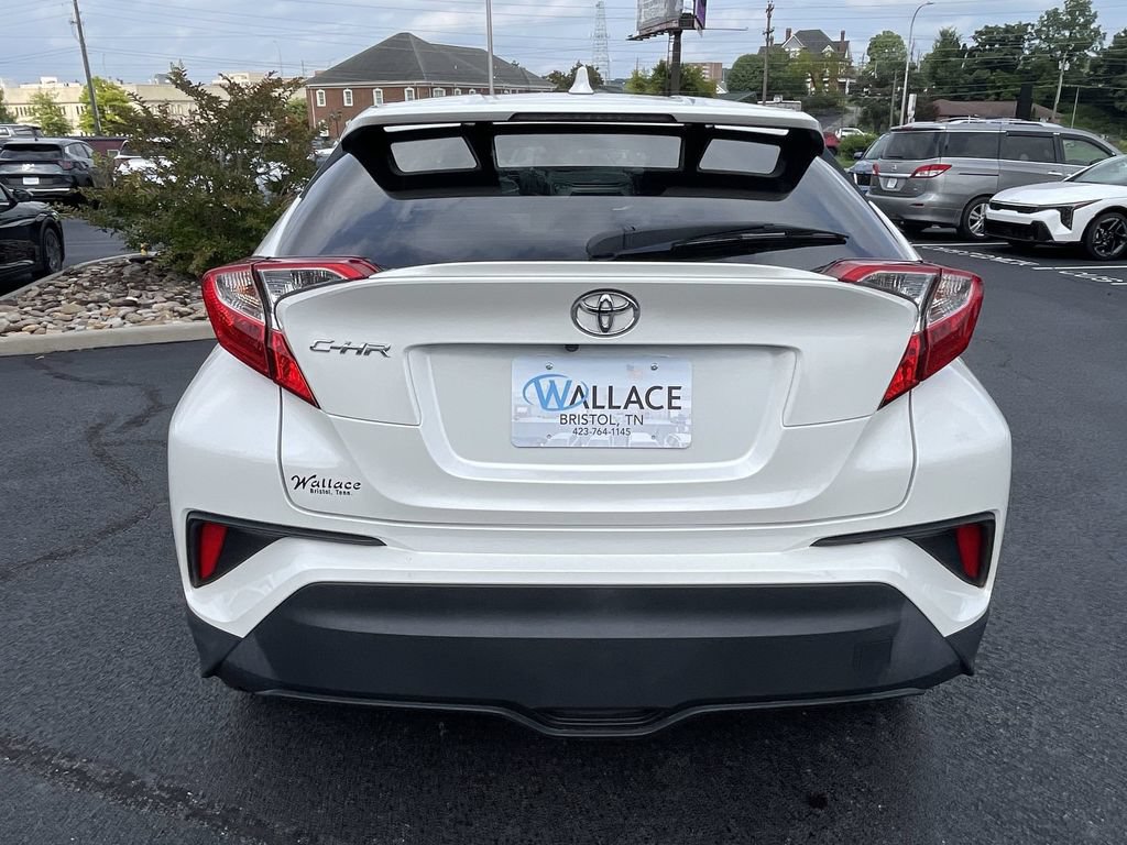 Used 2019 Toyota C-HR LE FWD image 5