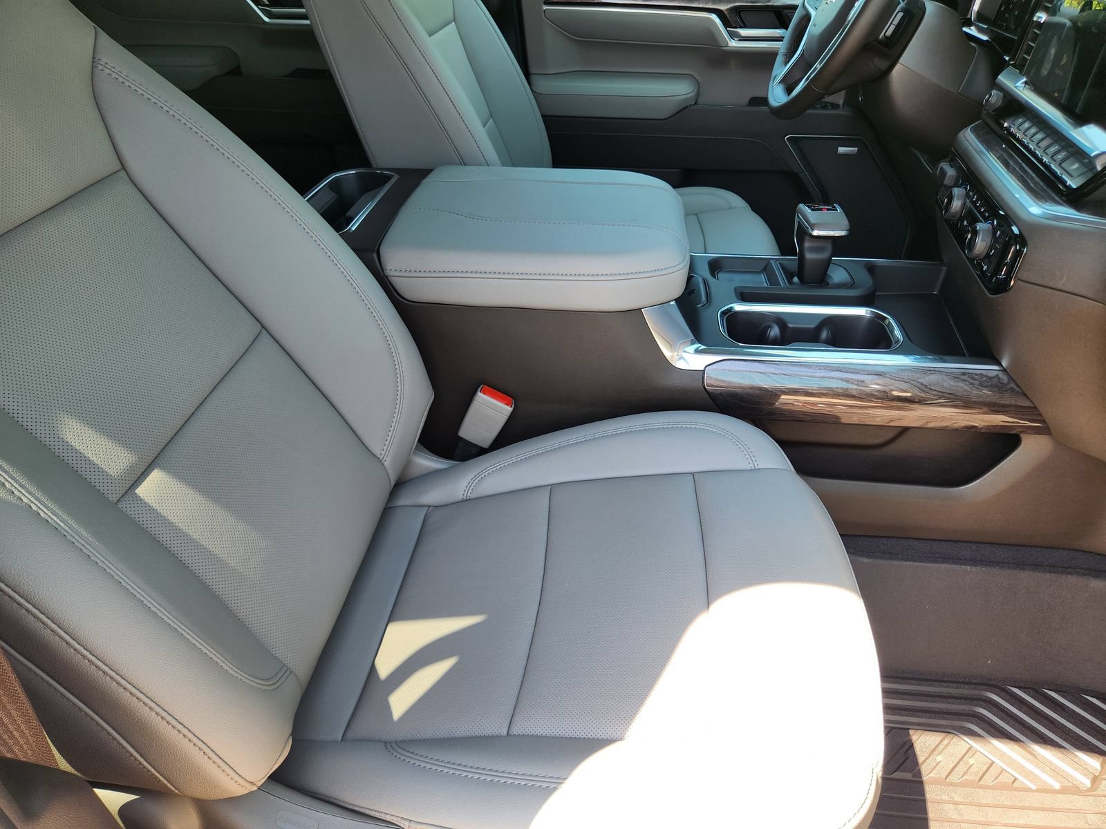 New 2026 Chevrolet Silverado 1500 LTZ w/ LTZ Premium Package AWD/4WD image 14