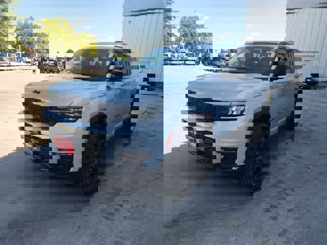 New 2025 Jeep Grand Cherokee L Limited w/ Luxury Tech Group II image 3