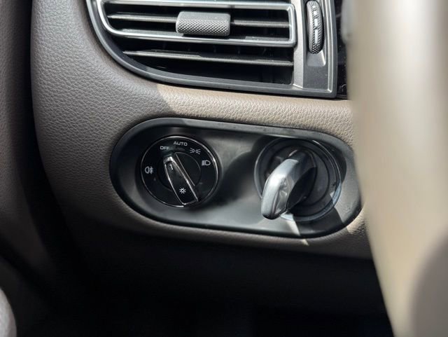 Certified 2023 Porsche Macan image 16