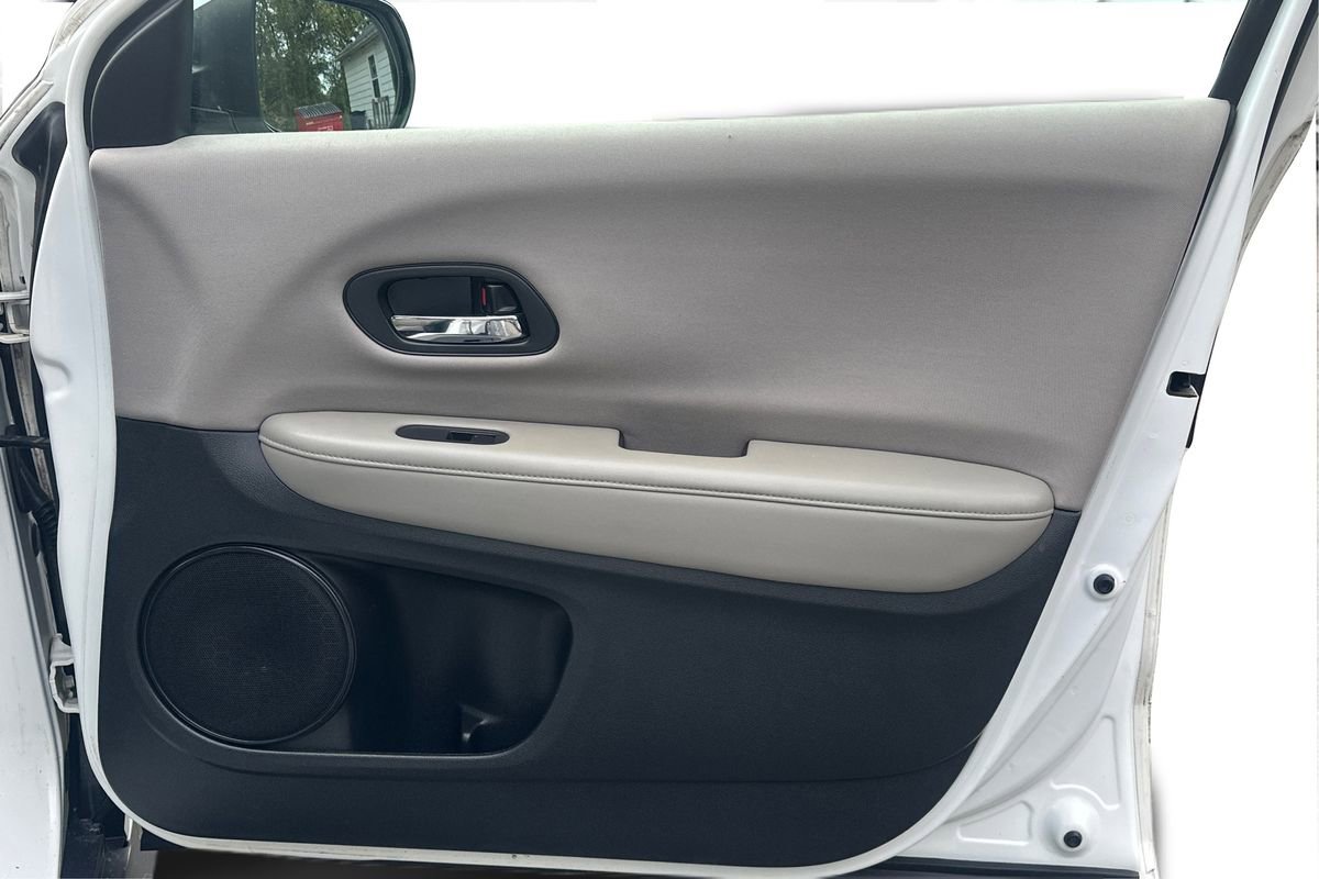 Used 2017 Honda HR-V LX image 20