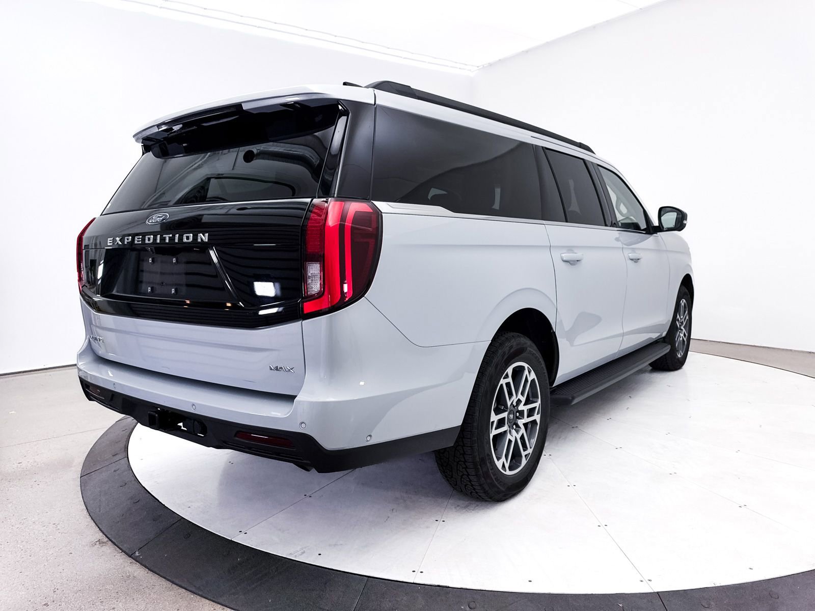 Used 2025 Ford Expedition Max Active AWD/4WD image 19