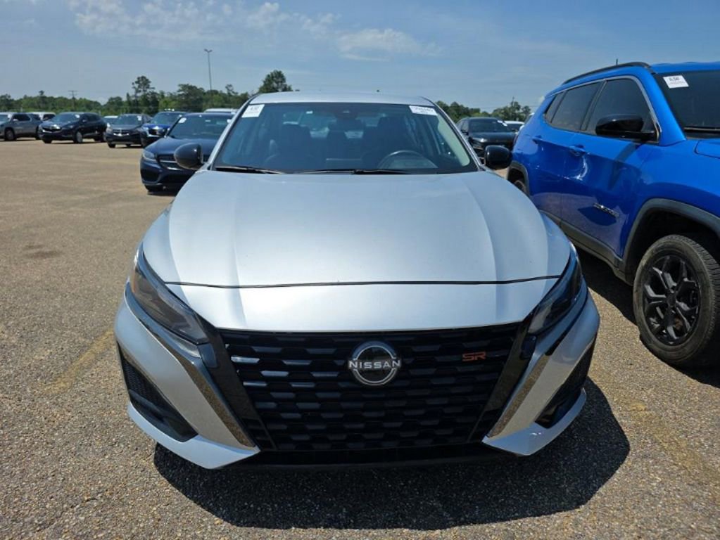 Used 2023 Nissan Altima 2.5 SR FWD image 3