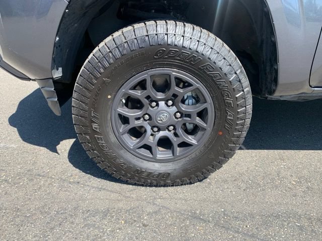 Used 2016 Toyota Tacoma SR w/ Towing Package AWD/4WD image 10