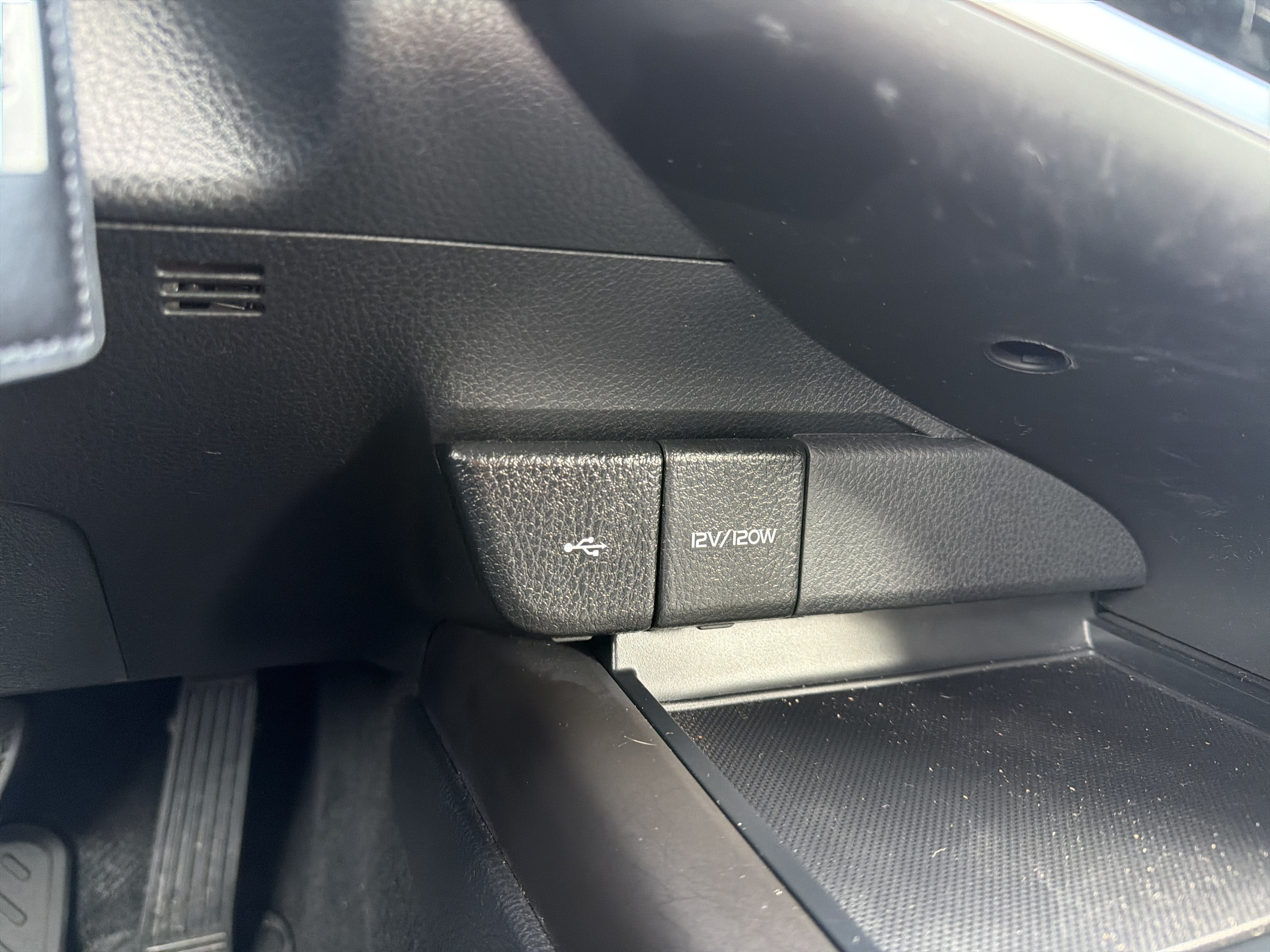 Used 2024 Toyota Camry SE w/ Cold Weather Package FWD image 19