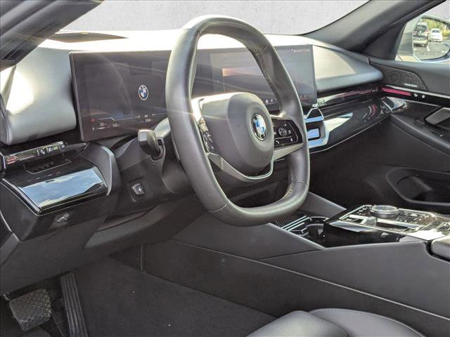 Used 2024 BMW 530i image 2