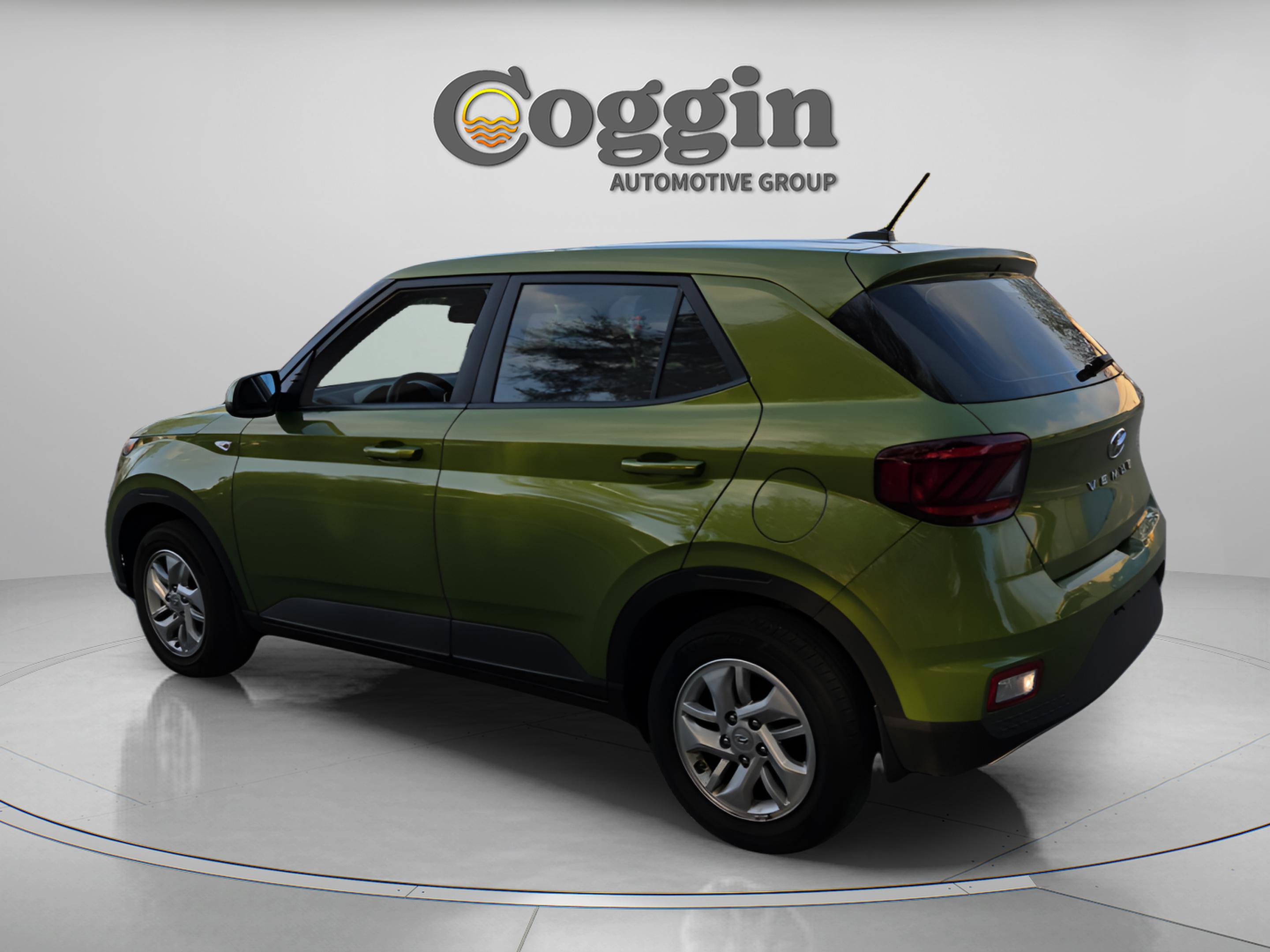 Used 2024 Hyundai Venue SE image 3