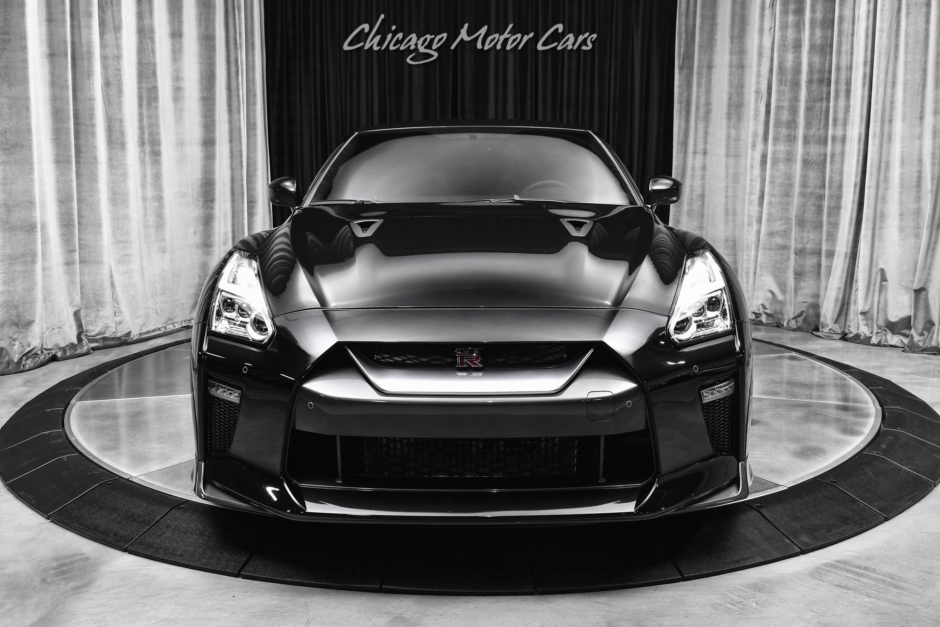 Used 2017 Nissan GT-R Premium w/ Premium Interior Package AWD/4WD image 7