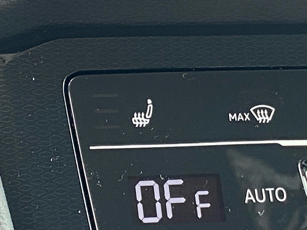 New 2025 Volkswagen Taos SE image 7