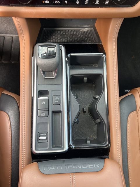 Used 2024 Nissan Pathfinder Platinum image 14