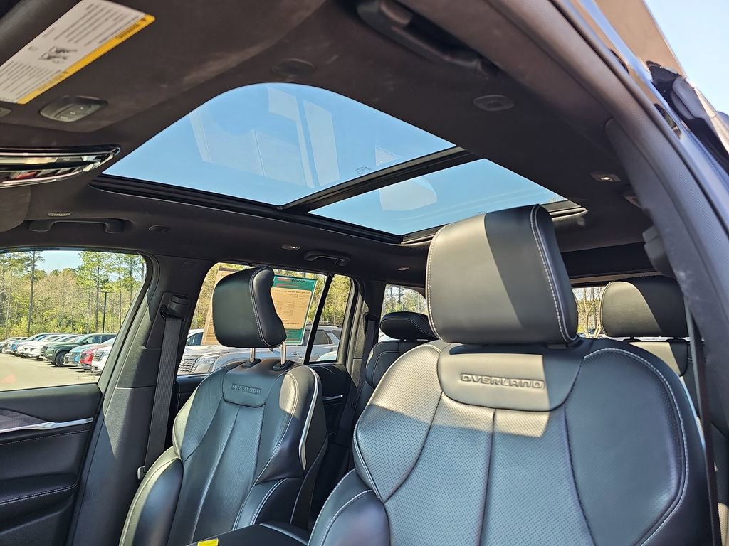 Used 2022 Jeep Grand Cherokee Overland w/ Luxury Tech Group IV image 34
