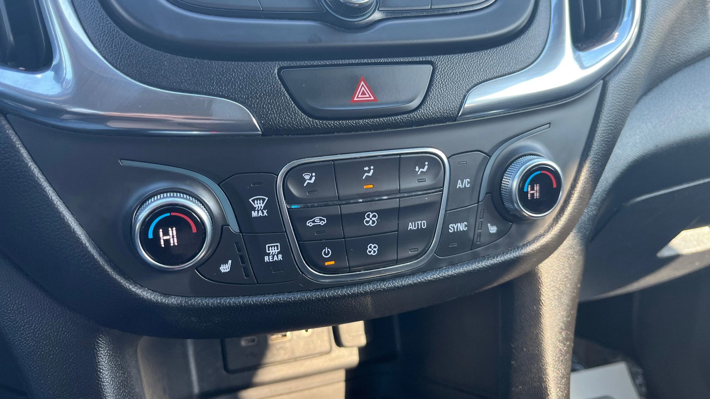Used 2019 Chevrolet Equinox LT FWD image 23