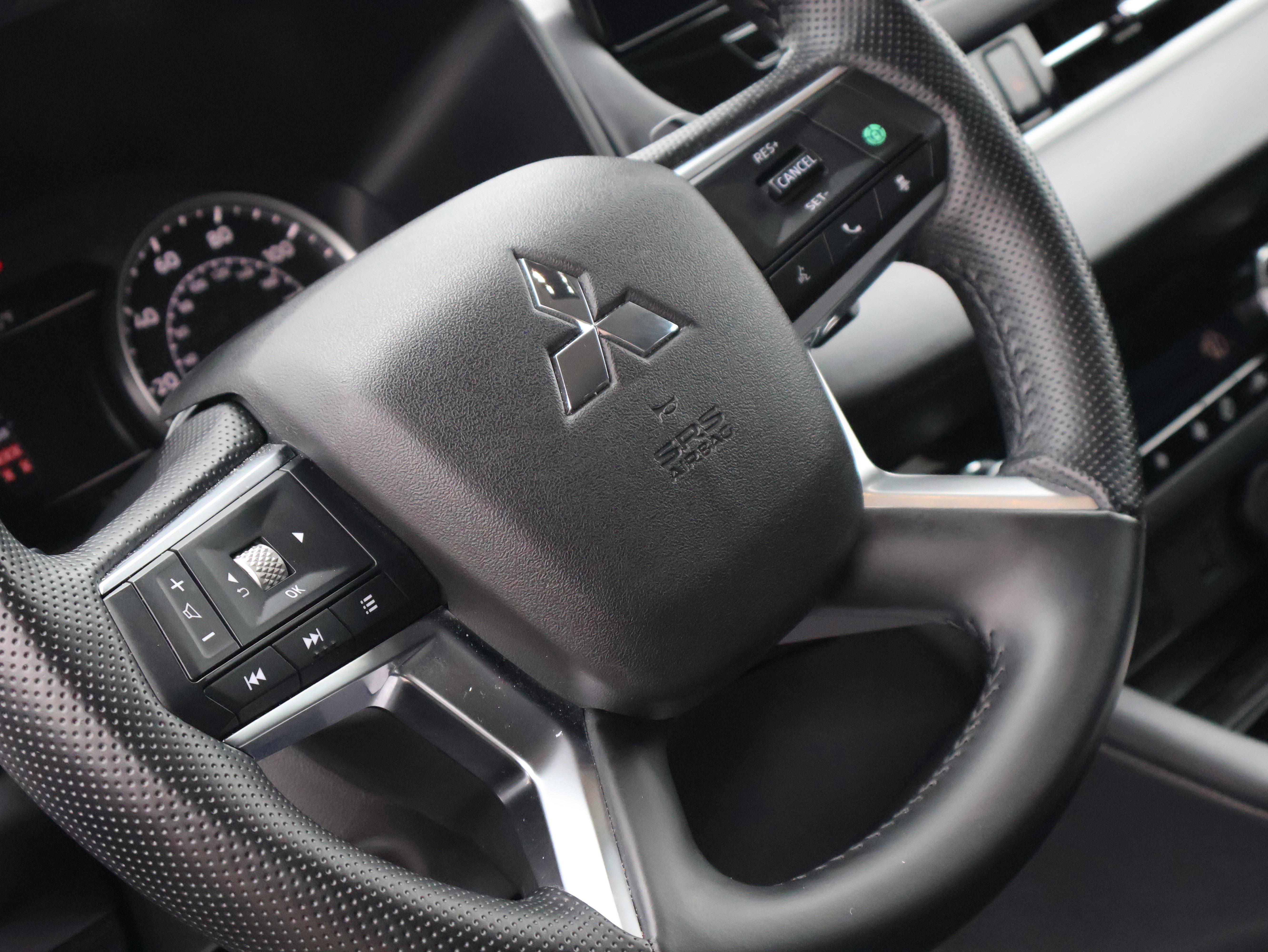 Used 2025 Mitsubishi Outlander SE image 23