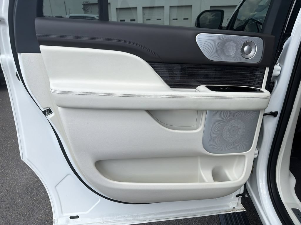 Certified 2024 Lincoln Navigator L Black Label AWD/4WD image 16