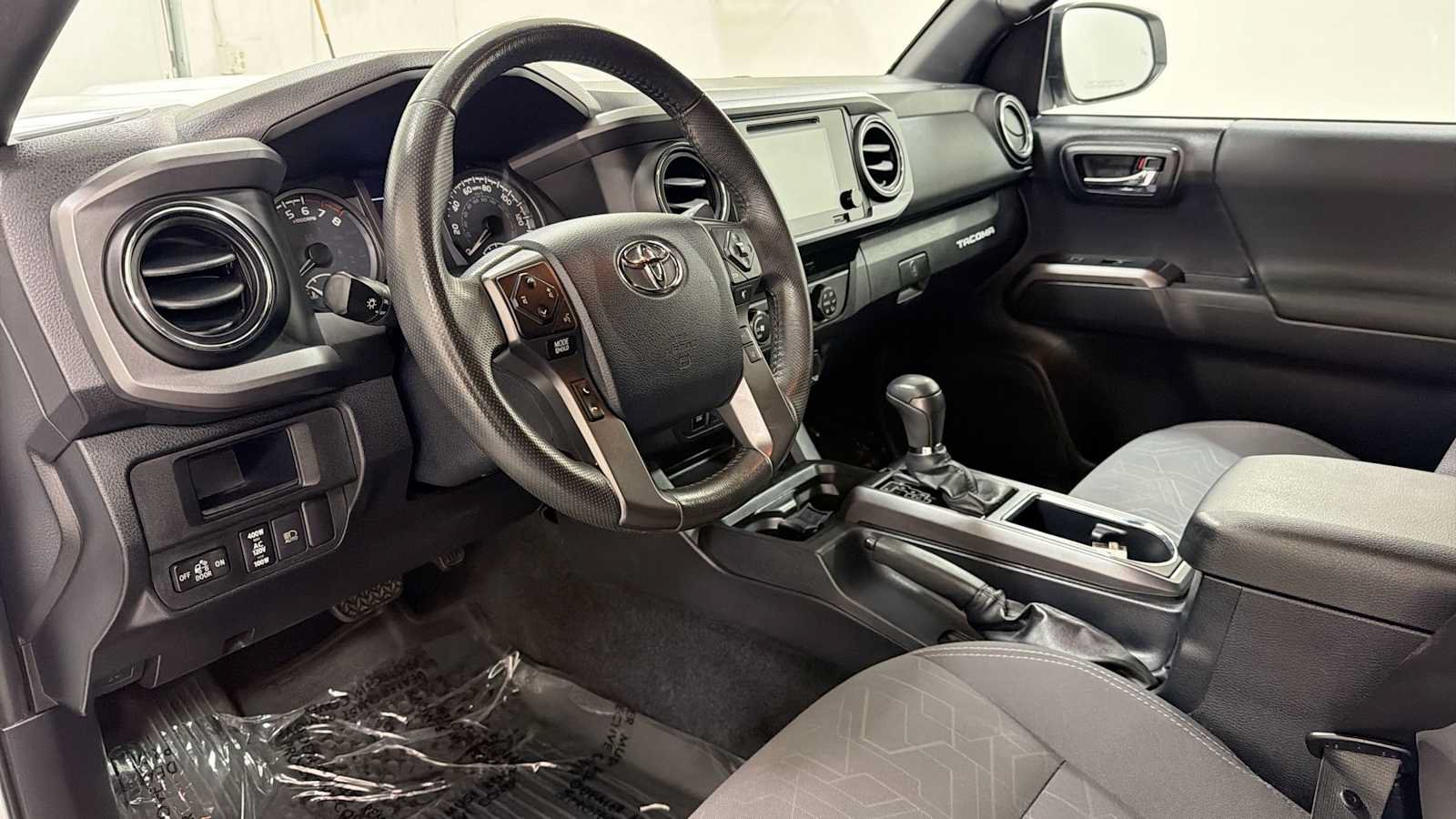 Certified 2019 Toyota Tacoma TRD Sport w/ Technology Package AWD/4WD image 12