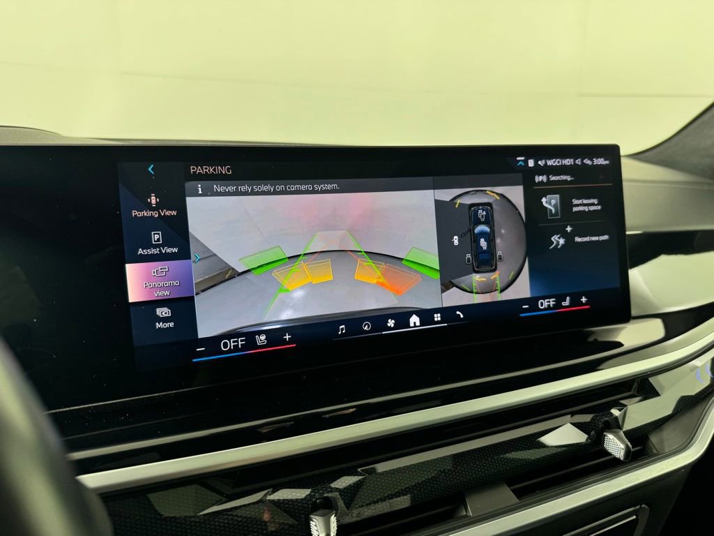 Used 2024 BMW X7 xDrive40i w/ Executive Package image 16