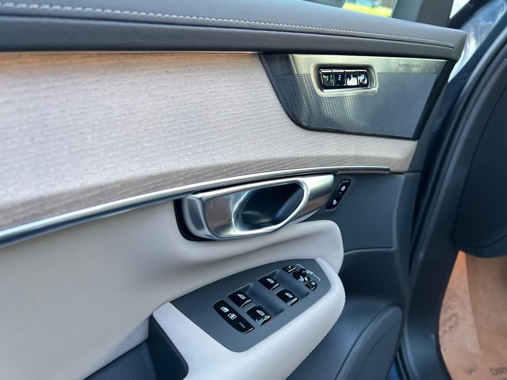 New 2026 Volvo XC90 B6 Plus w/ Protection Package Premier AWD/4WD image 11