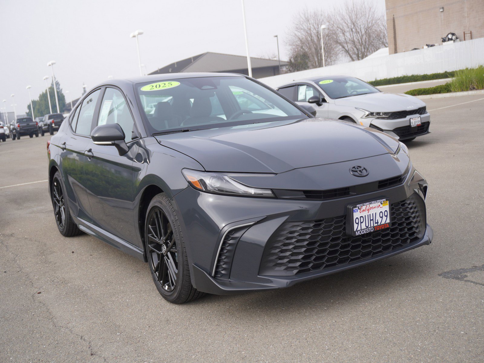 Used 2025 Toyota Camry SE image 1