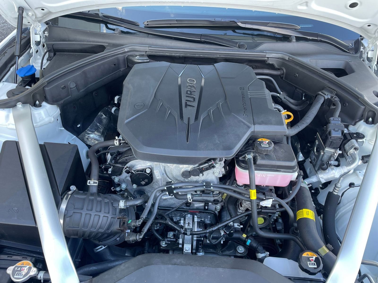 Used 2025 Genesis G70 2.5T image 34