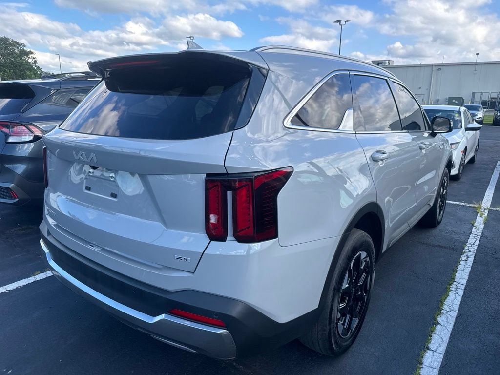 Used 2024 Kia Sorento S w/ Panoramic Sunroof Package AWD/4WD image 3