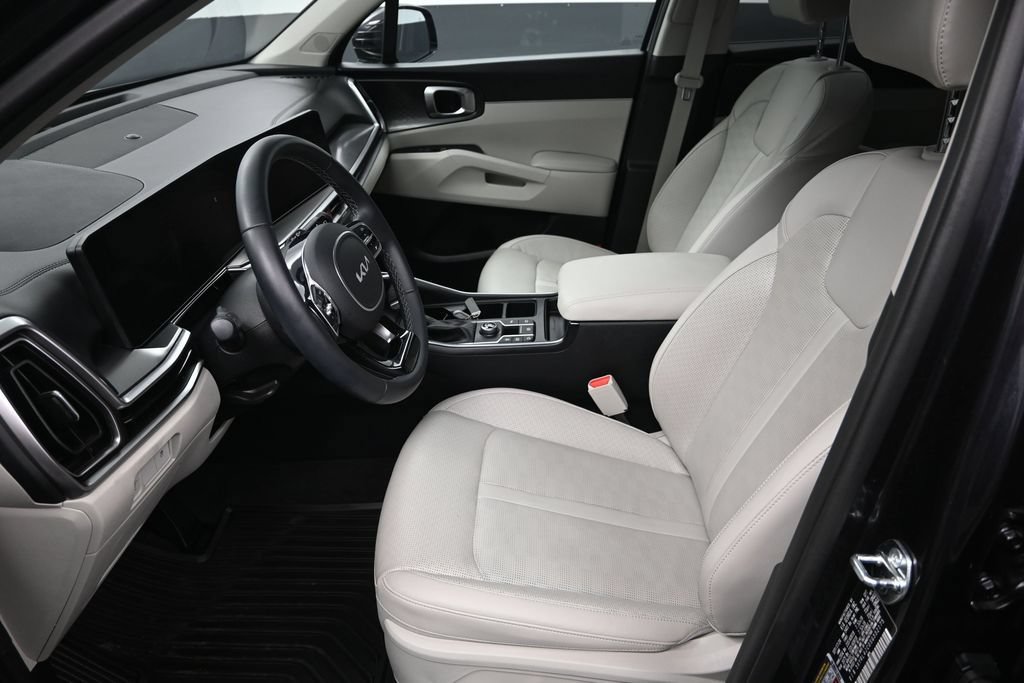 Certified 2025 Kia Sorento S w/ Panoramic Sunroof Package FWD image 14