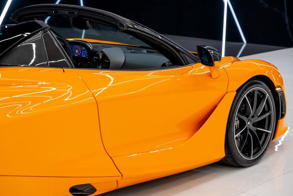 Used 2020 McLaren 720S Spider RWD image 29