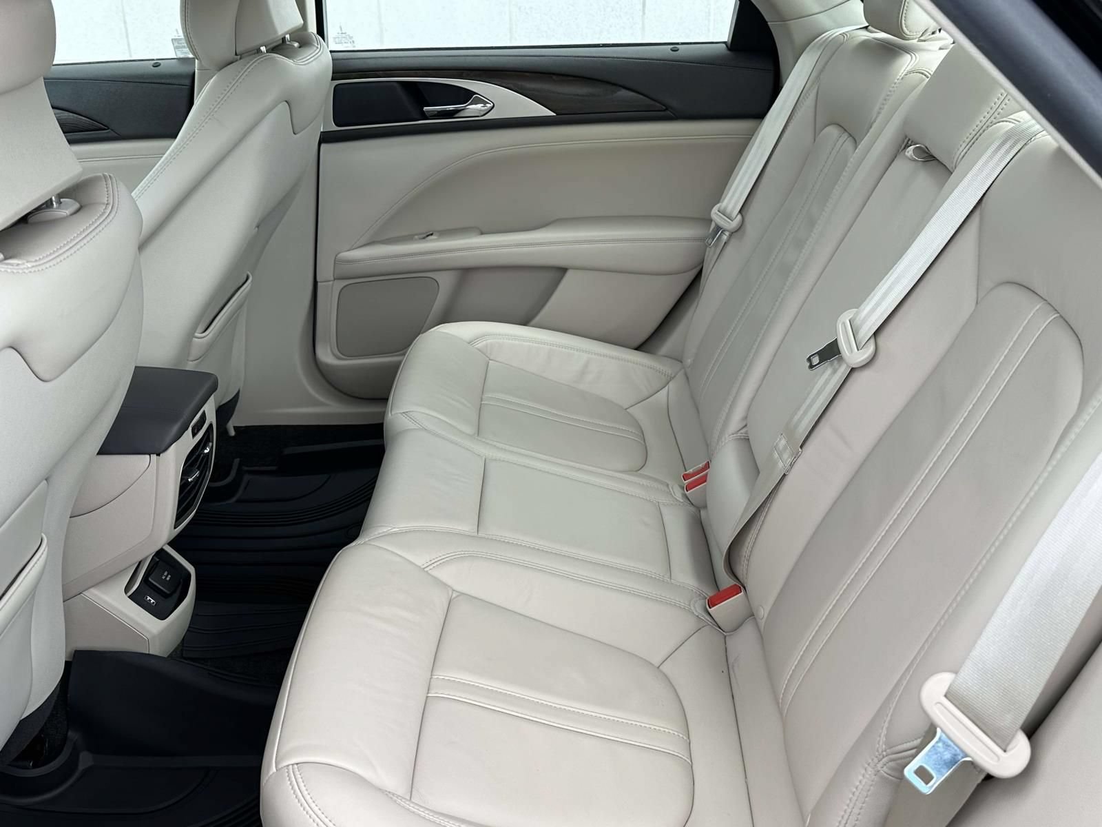 Used 2018 Lincoln MKZ Select w/ Select Plus Package FWD image 12