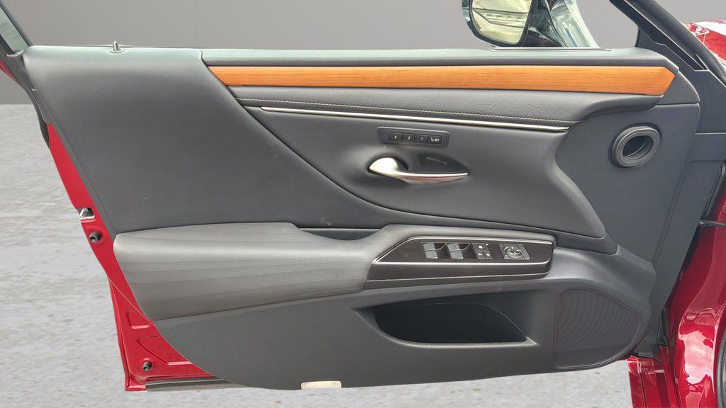 Used 2019 Lexus ES 350 Luxury w/ Accessory Package 2 image 10