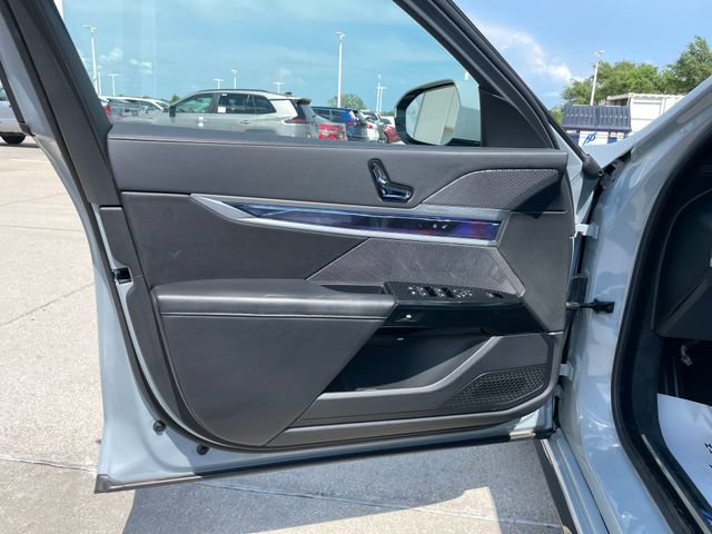 Used 2025 BMW 740i xDrive AWD/4WD image 20