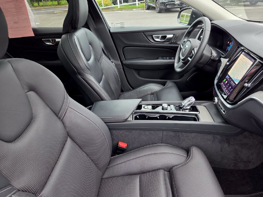 Used 2024 Volvo V60 B5 Cross Country Ultimate AWD/4WD image 28