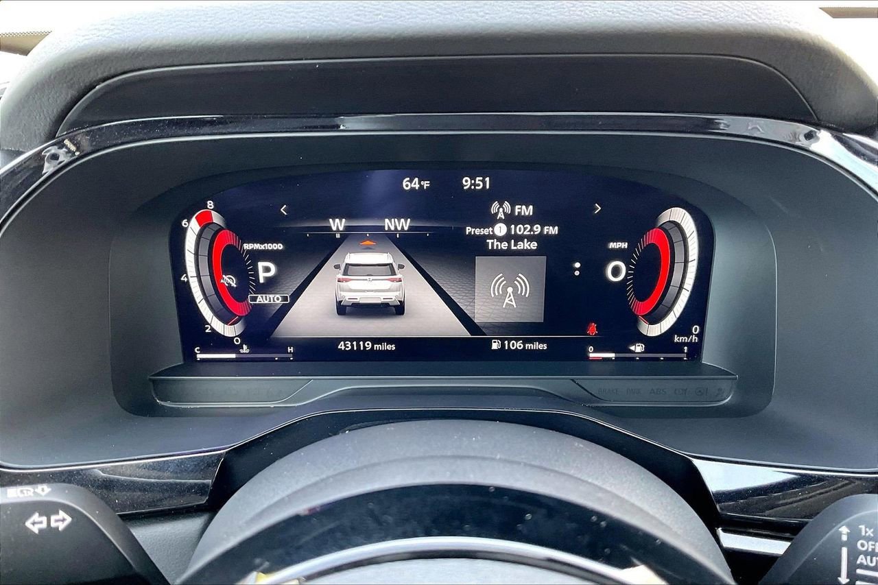 Used 2023 Nissan Pathfinder Platinum image 11