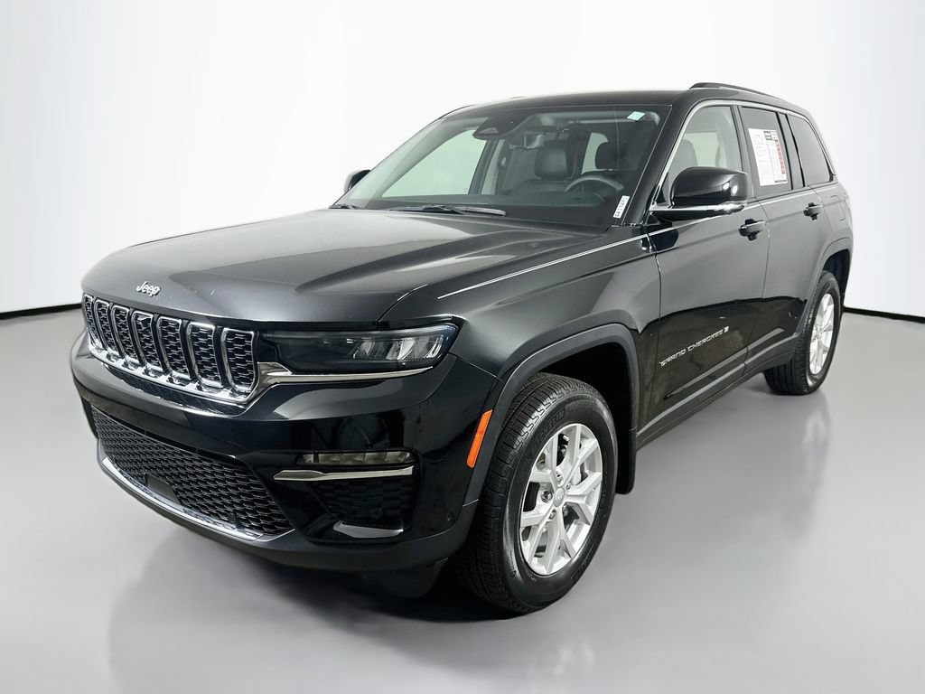 Used 2023 Jeep Grand Cherokee Limited w/ Luxury Tech Group II RWD image 3