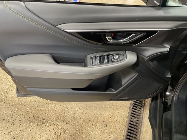 Used 2025 Subaru Outback Onyx Edition image 11