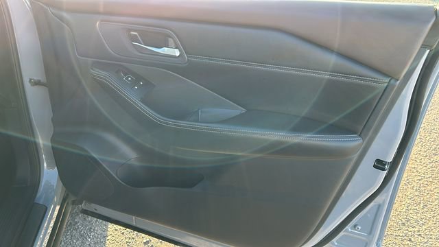 Used 2023 Nissan Rogue SL w/ SL Premium Package image 10