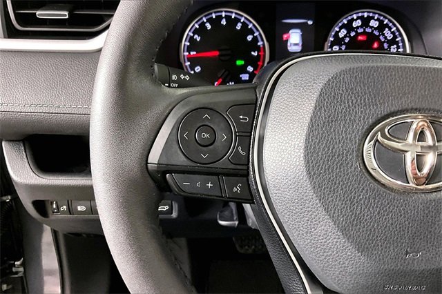 Used 2021 Toyota RAV4 XLE Premium image 11