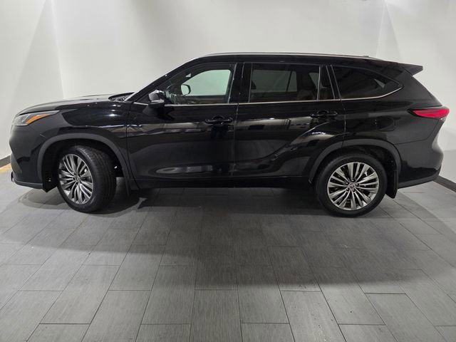 Used 2021 Toyota Highlander Platinum AWD/4WD image 2