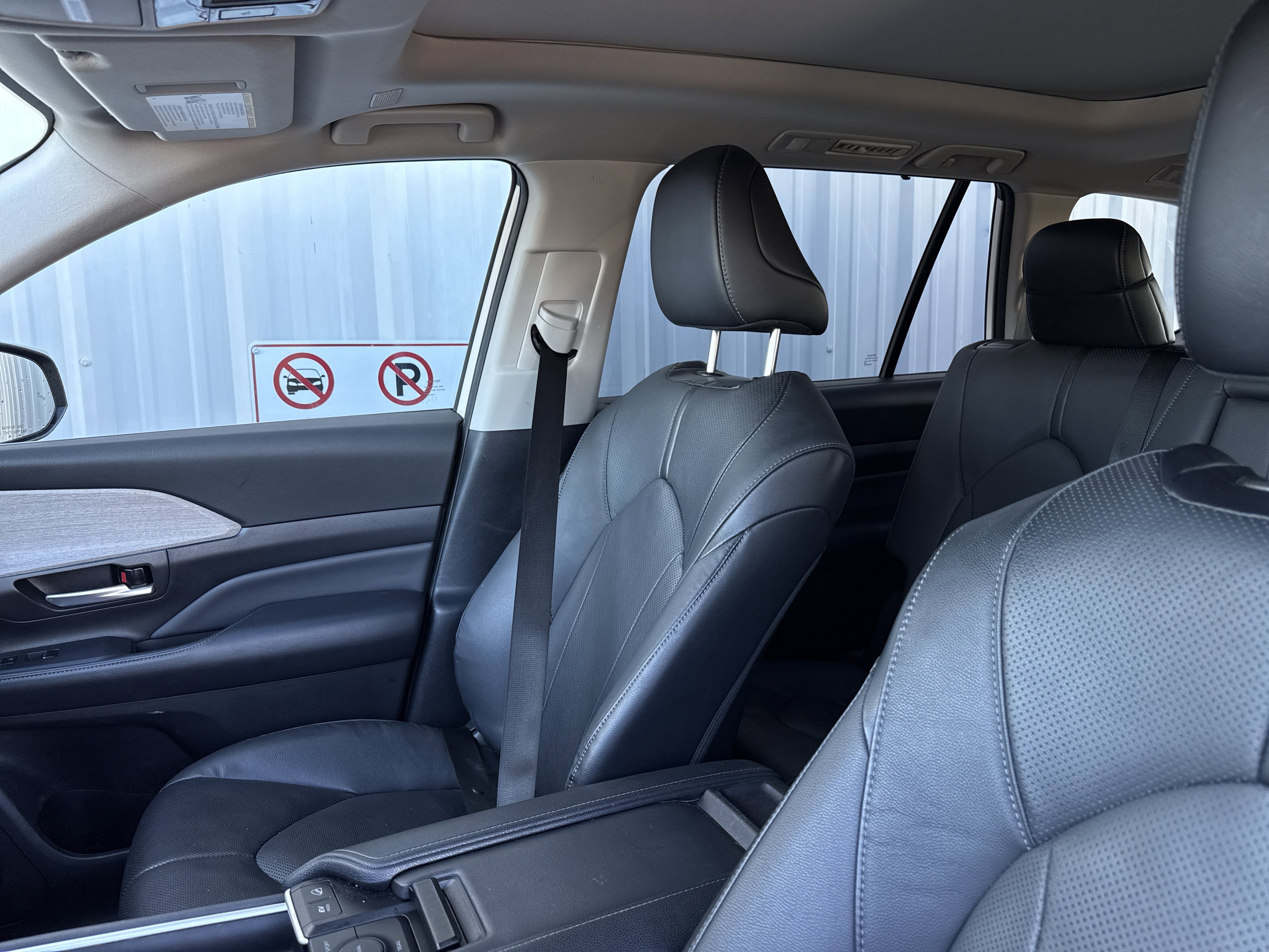 Used 2024 Toyota Grand Highlander Limited image 16