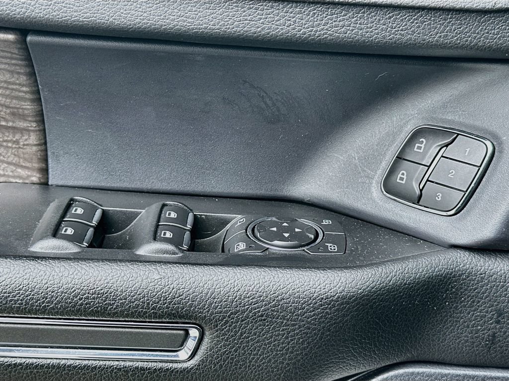 Used 2019 Ford Expedition Limited w/ Special Edition Package AWD/4WD image 19
