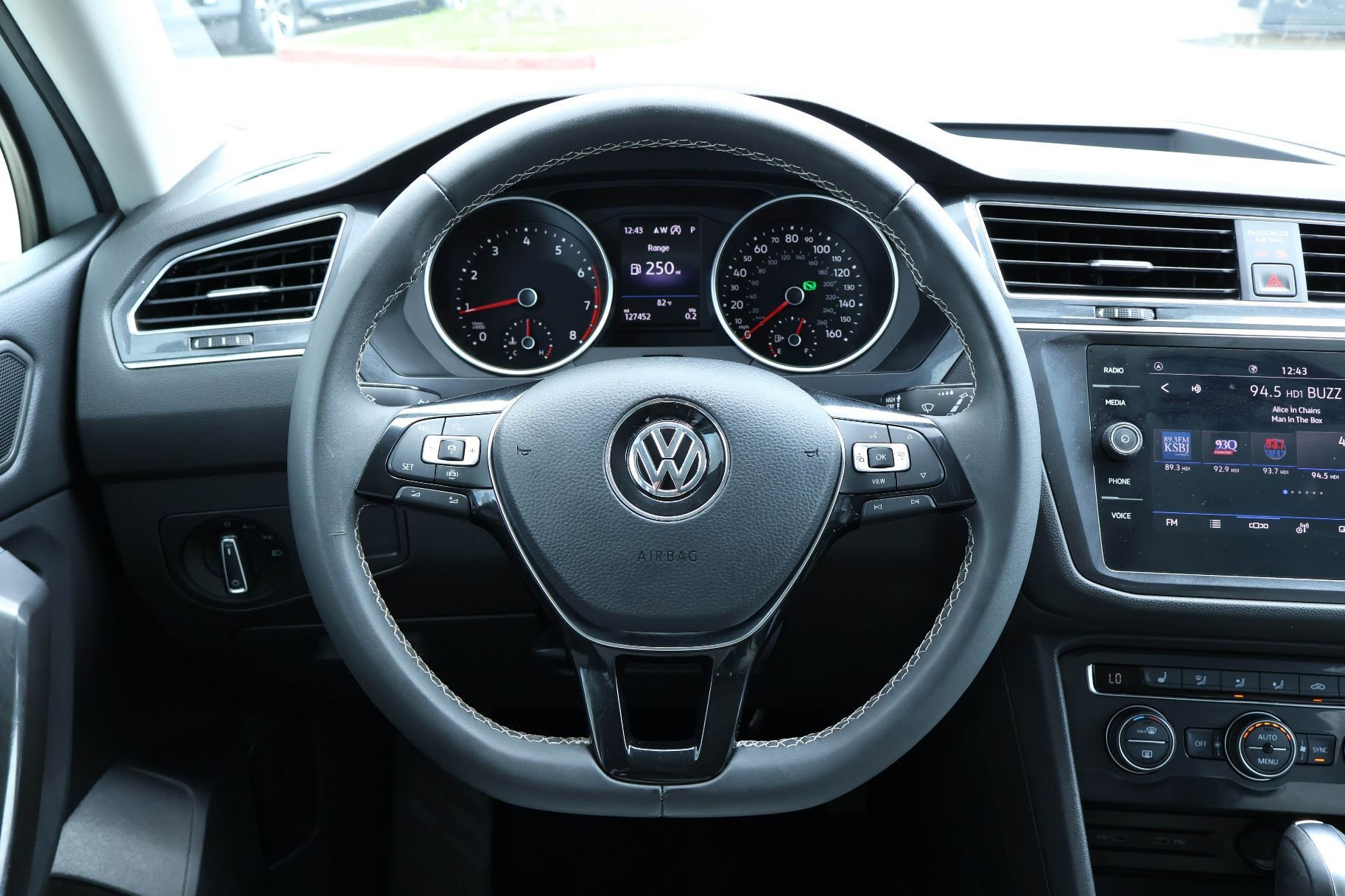 Used 2021 Volkswagen Tiguan SE FWD image 15