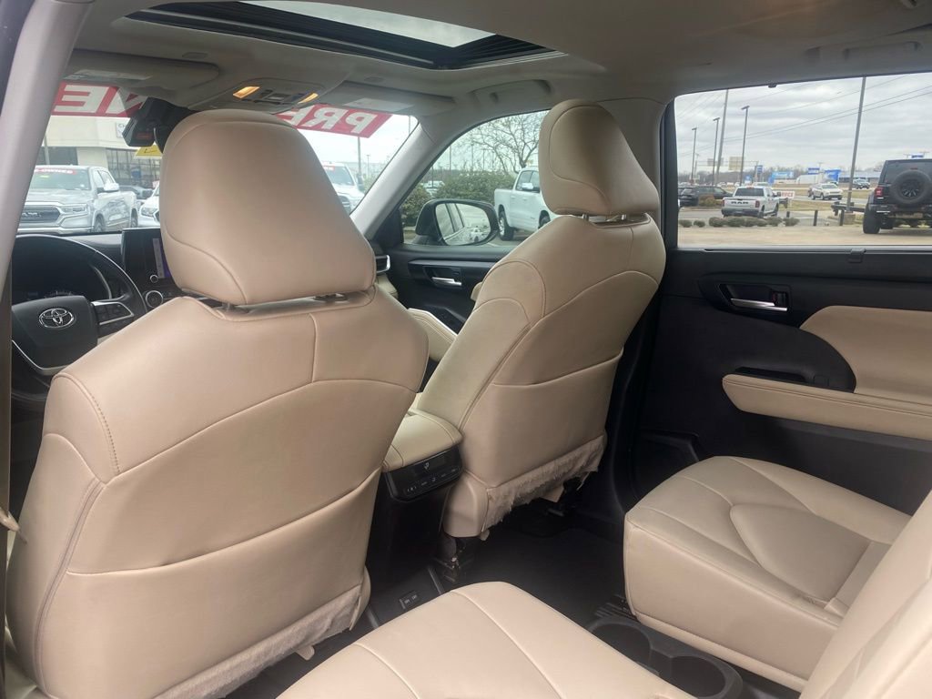 Used 2023 Toyota Highlander XLE image 24