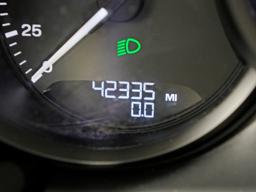Certified 2023 Porsche Macan Turbo AWD/4WD image 26