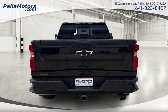 Used 2022 Chevrolet Silverado 2500 LT w/ Midnight Edition AWD/4WD image 4