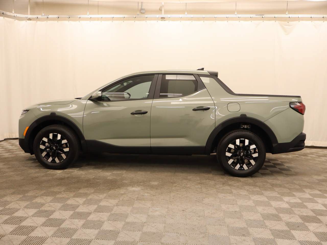 New 2026 Hyundai Santa Cruz SE FWD image 2