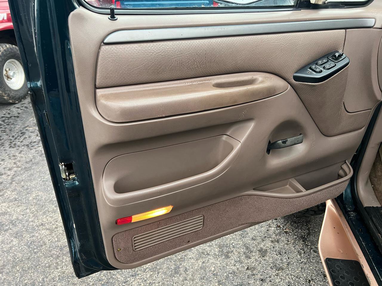 Used 1995 Ford Bronco Eddie Bauer image 9