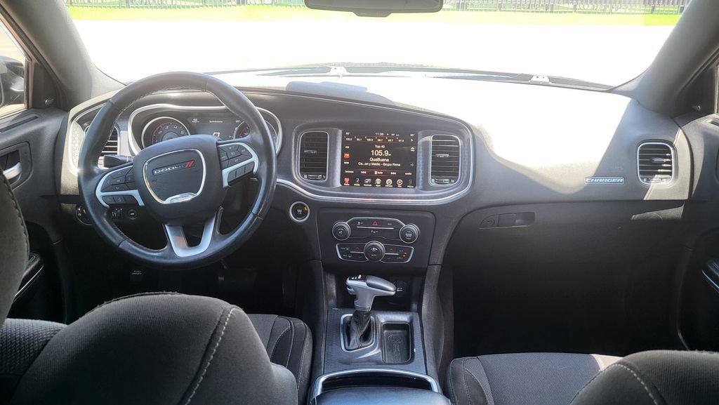 Used 2016 Dodge Charger SXT w/ Navigation & Travel Group RWD image 29