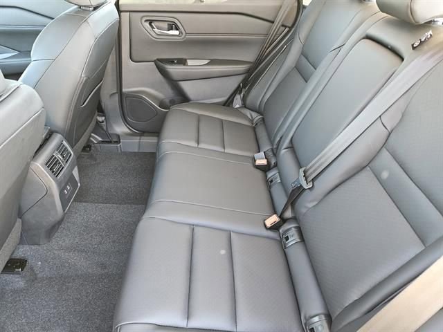 Used 2026 Nissan Rogue SV w/ SV Premium Package image 18