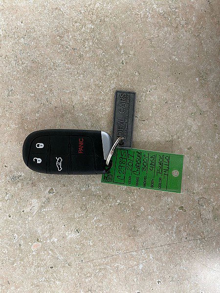 Used 2017 Chrysler 300 C Platinum image 29