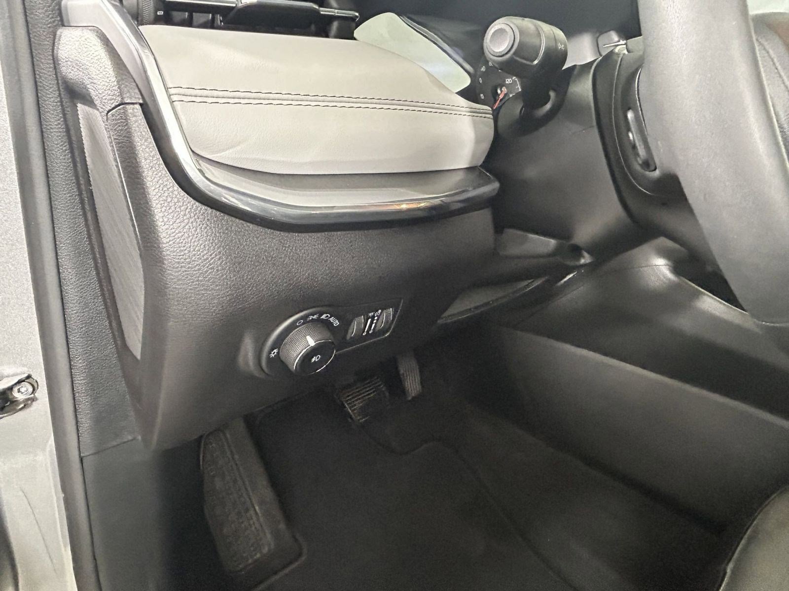 Used 2023 Jeep Compass Limited w/ Sun and Sound Group image 21