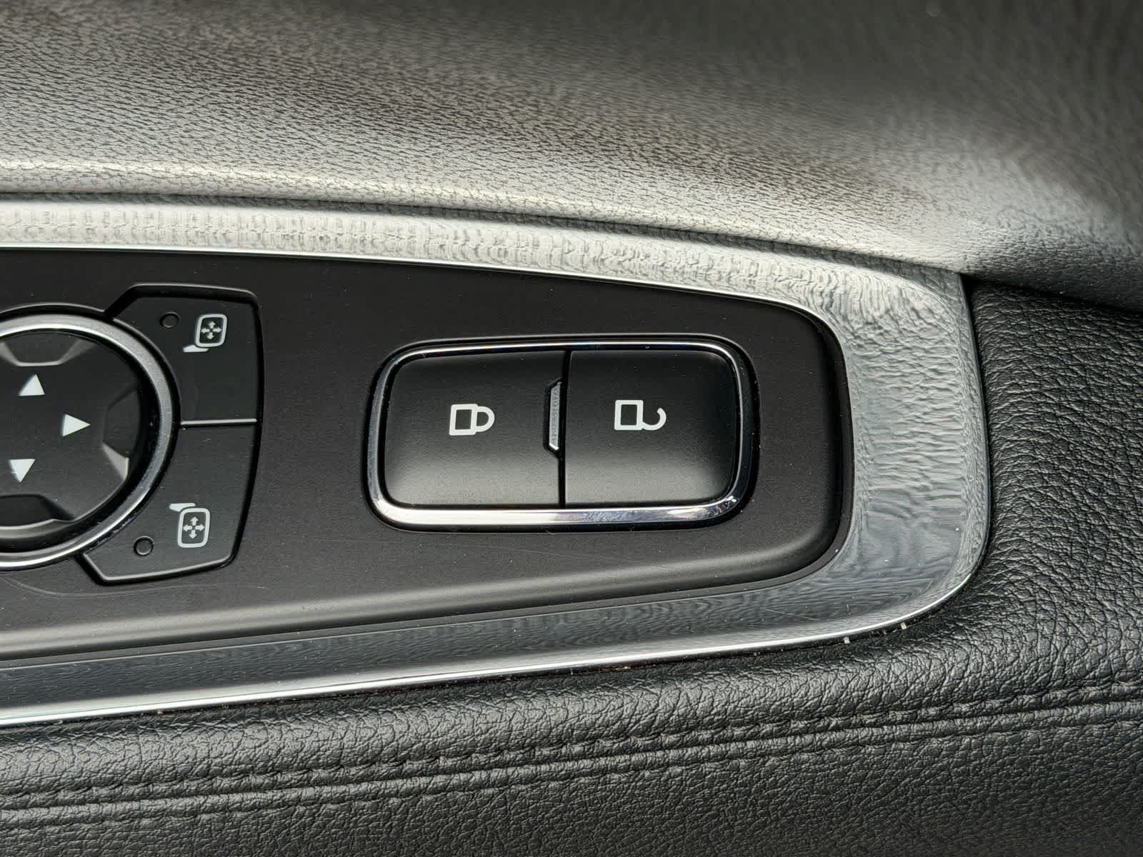Used 2017 Lincoln Continental Premiere FWD image 14