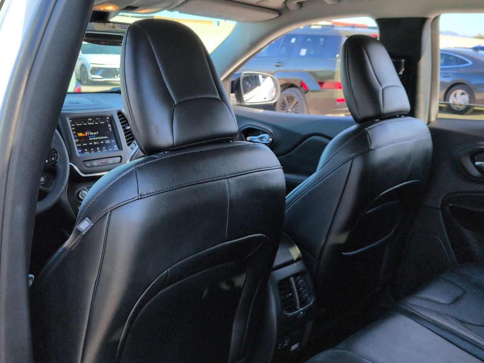 Used 2023 Jeep Cherokee Altitude Lux image 19